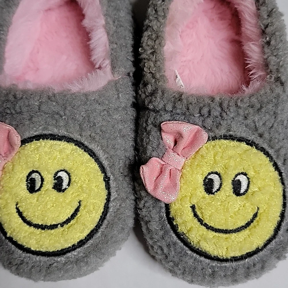 Wonder nation toddler girls smiley slippers